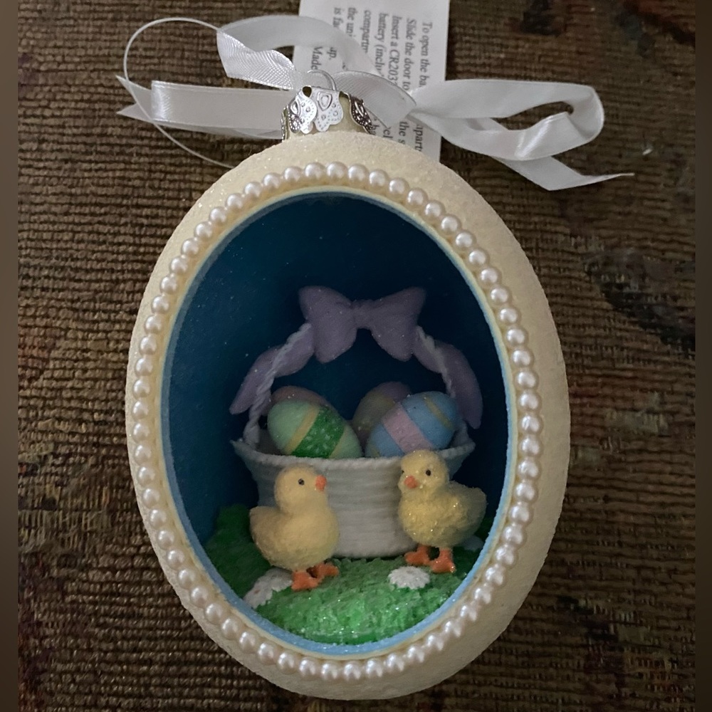 Mr. Christmas Light Up Easter Egg Basket & Chicks Ornament. NWT